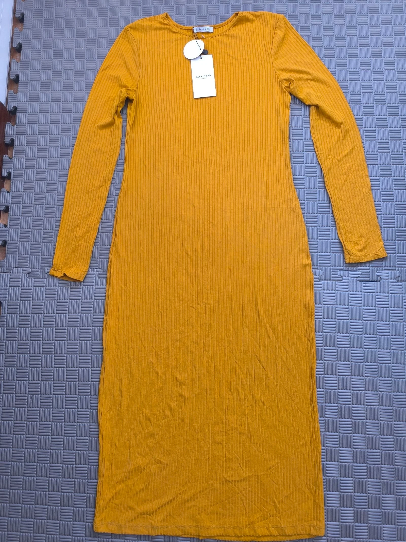Vestido midi mostaza
